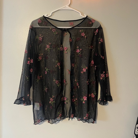Mesh mid sleeve cover up in great condition - Picture 1 of 3